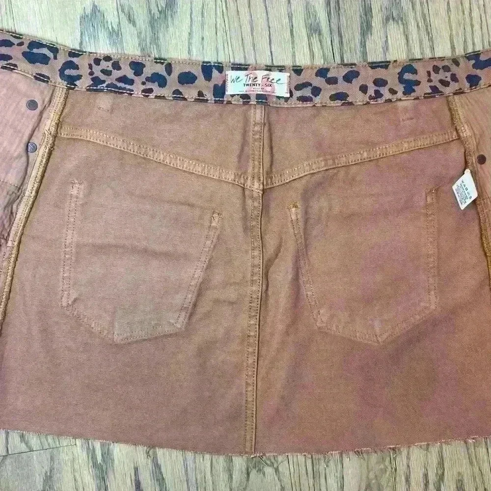 Free People We The Free Women's Zip It Up Leopard Printed Miniskirt Size 26 R - Picture 14 of 16